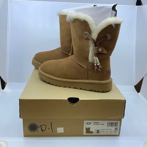 BNIB UGG W Maia boots